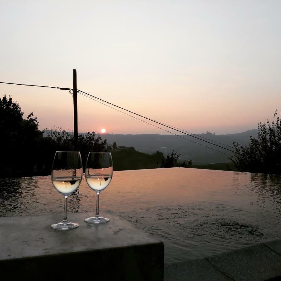 Cascina Roella Guest House มอนฟอร์เต ดิ อัลบา ภายนอก รูปภาพ