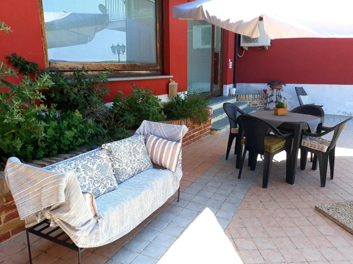 Cascina Roella Guest House มอนฟอร์เต ดิ อัลบา ภายนอก รูปภาพ